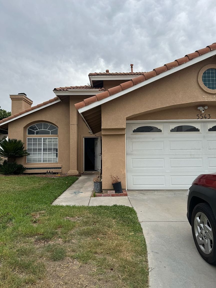 San Bernardino House: 5543 N Magnolia Dr