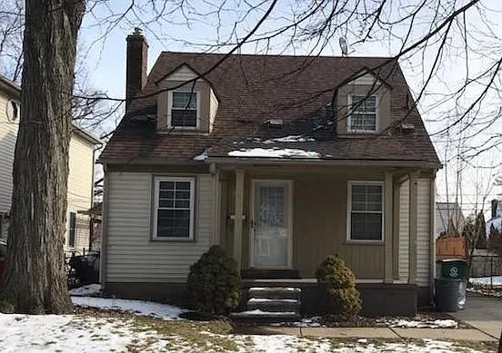 Royal Oak House: 1106 Grove Ave,