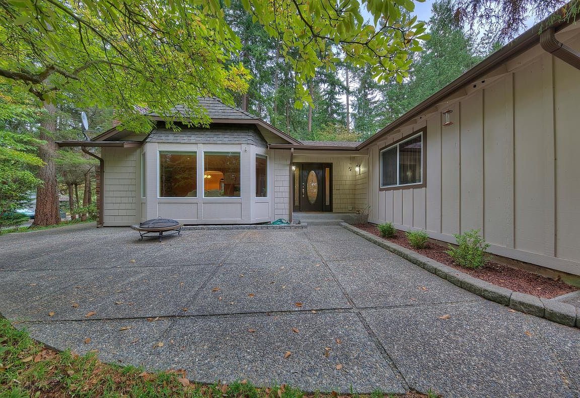 Gig Harbor House: 303 Point Fosdick Pl NW
