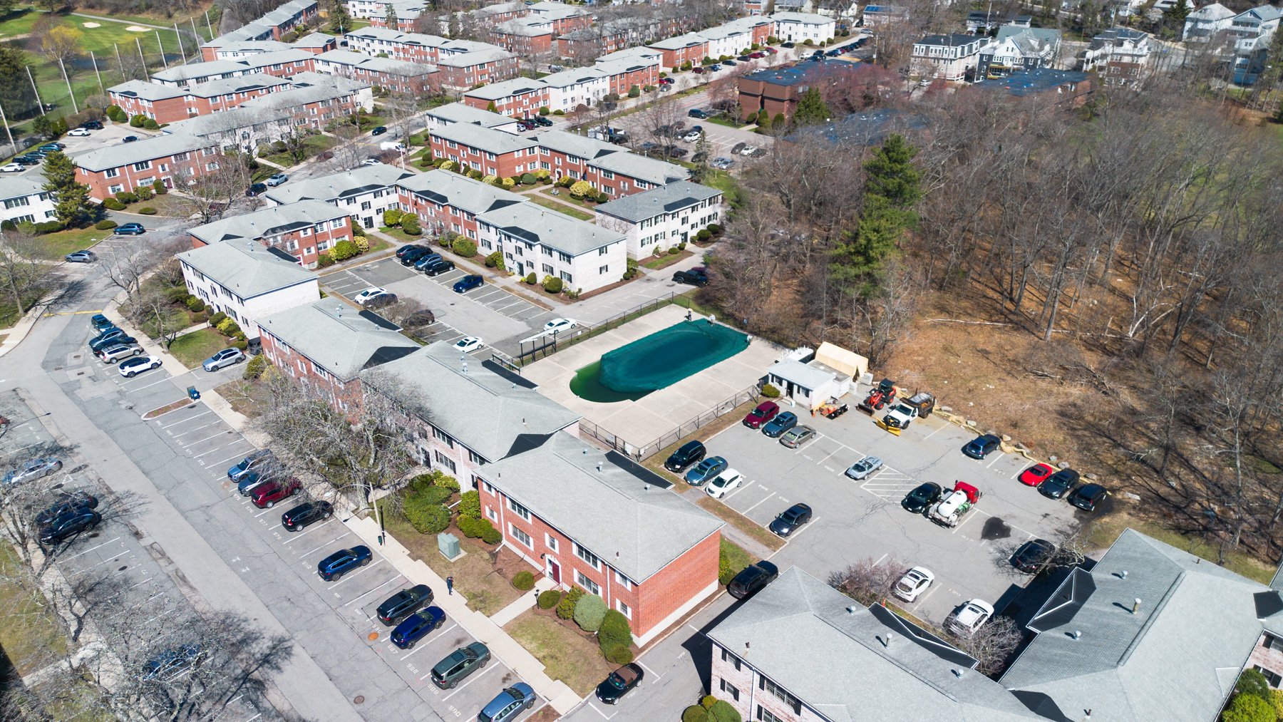 Brighton Apartment: 137 Lake Shore Rd