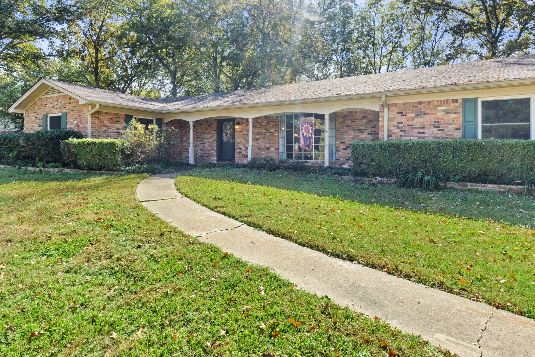 Longview House: 123 Hiett Ln
