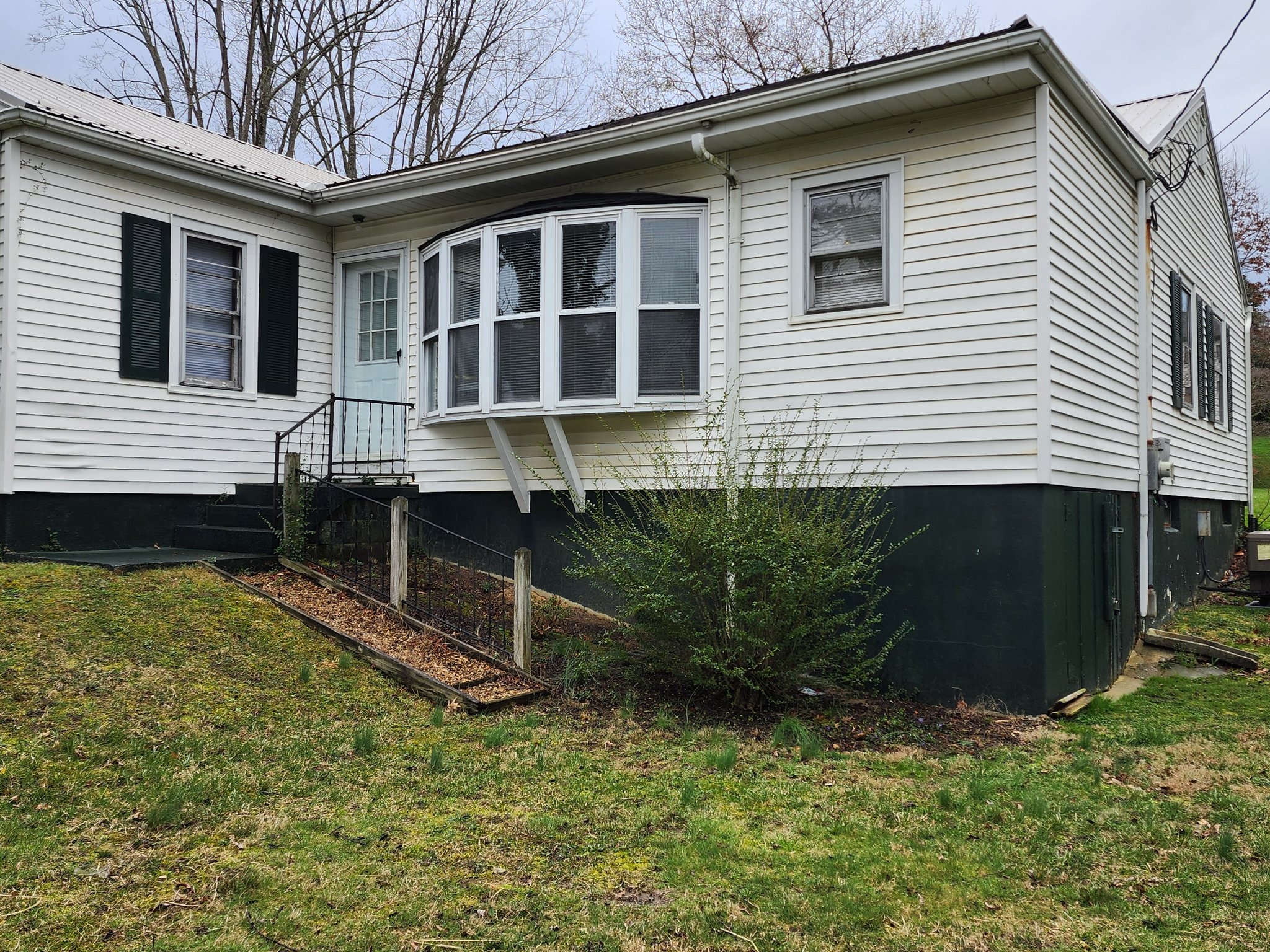 Johnson City House: 700 E Holston Ave