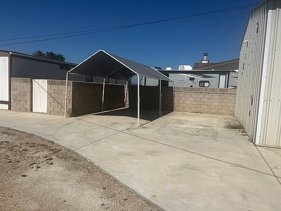 Fillmore House: 3760 E Howe Rd