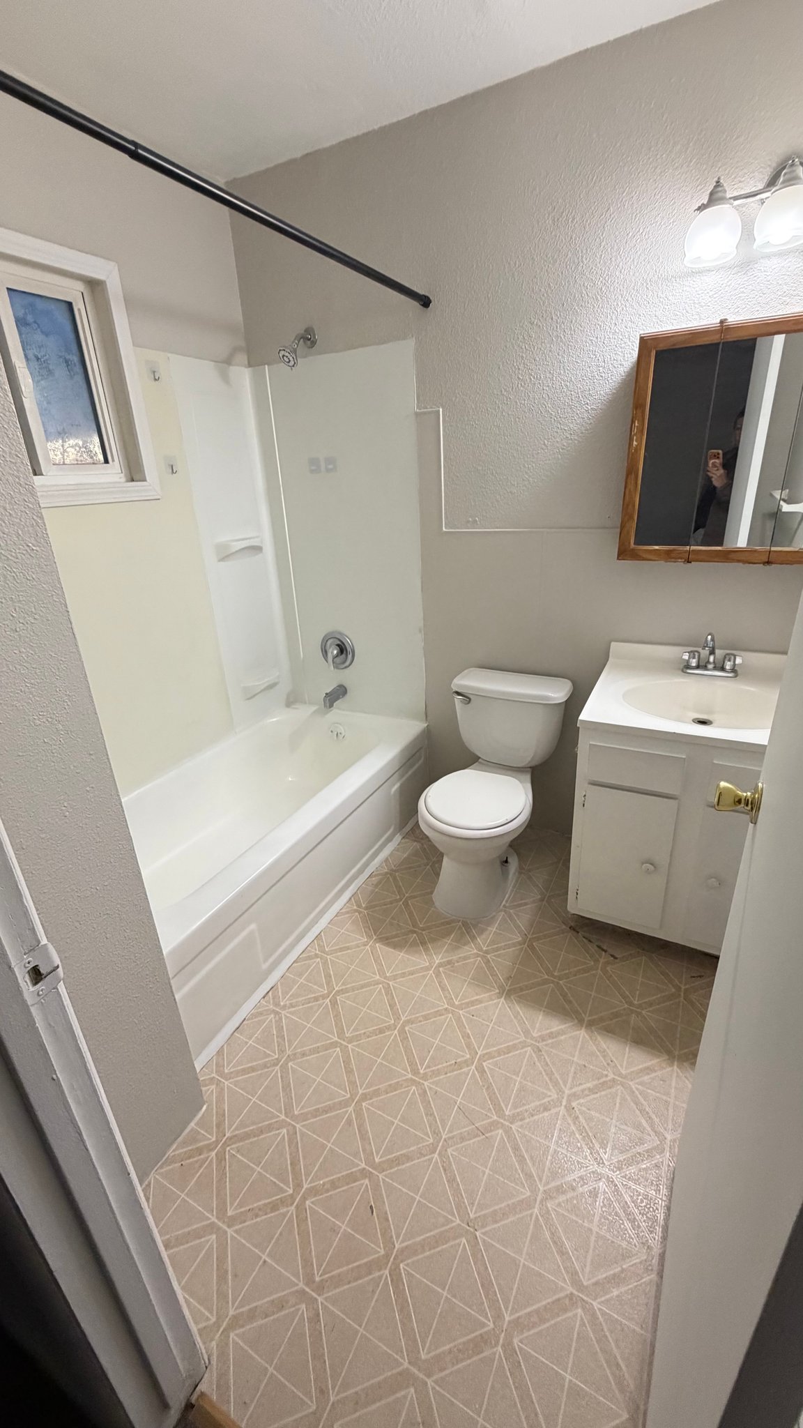 Fairbanks House: 639 10th Ave