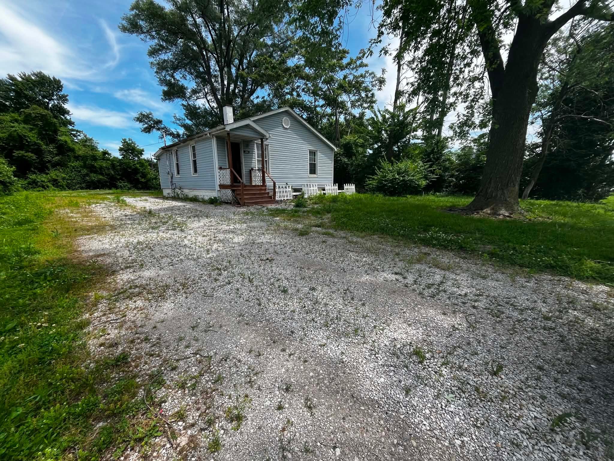Cahokia House: 211 Judith Ln
