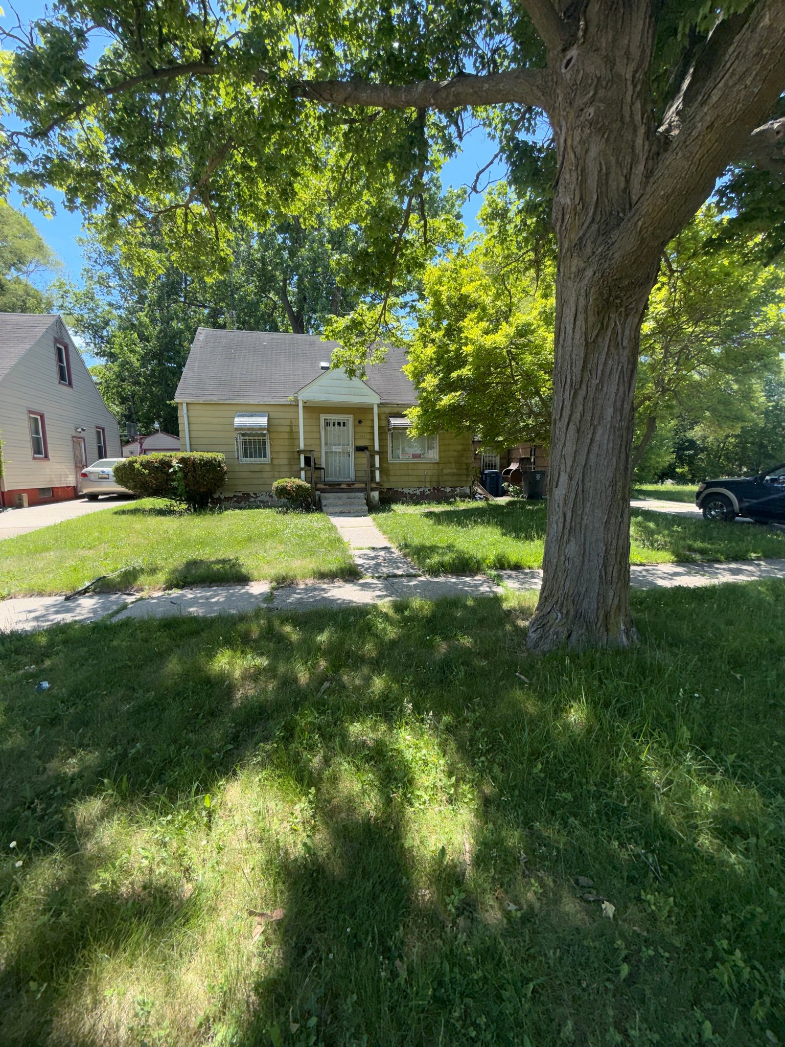 Flint House: 411 W Marengo
