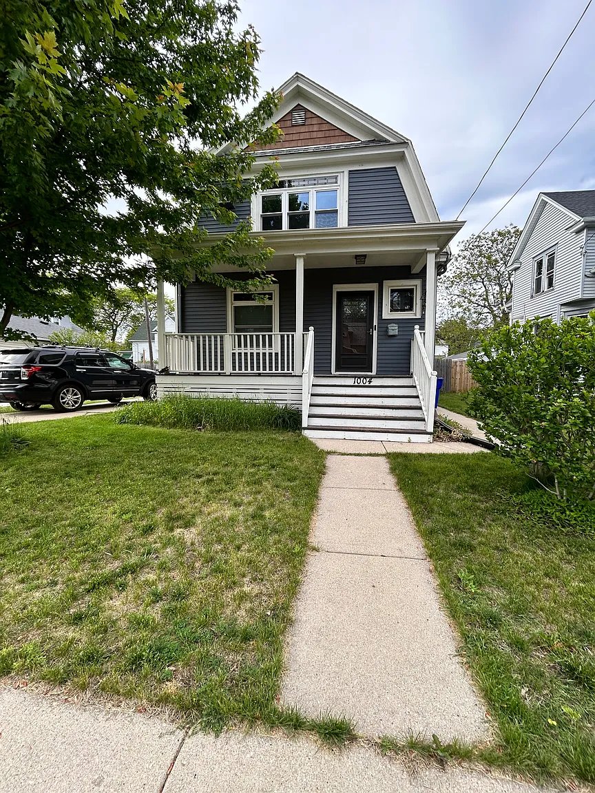 Kenosha House: 1004 70th St