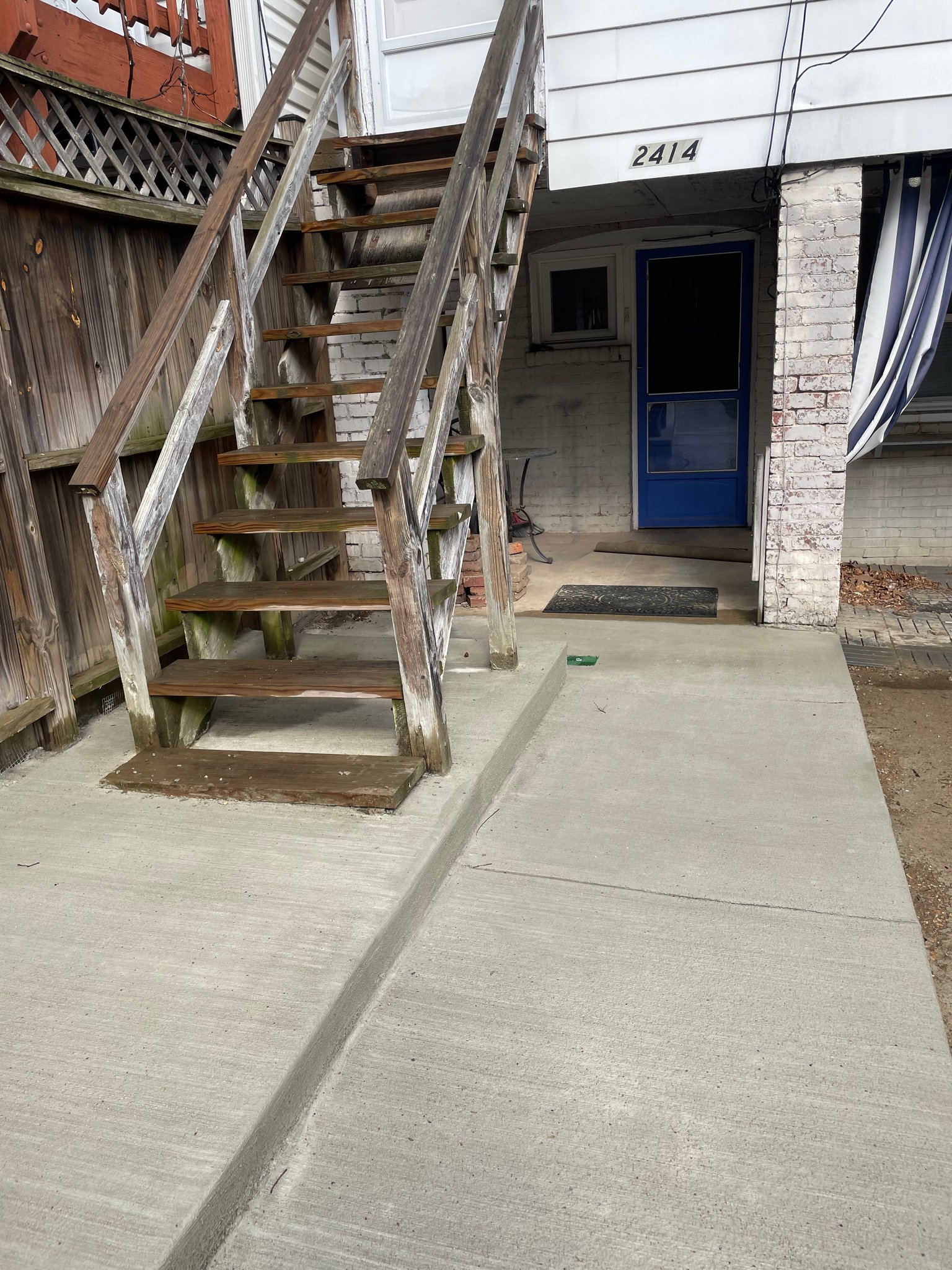 Washington Apartment: 2414 37th St NW