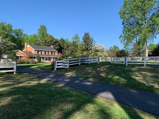 Rockville House: 10740 River Rd