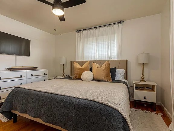 Carbondale House: 609 S Emerald Ln