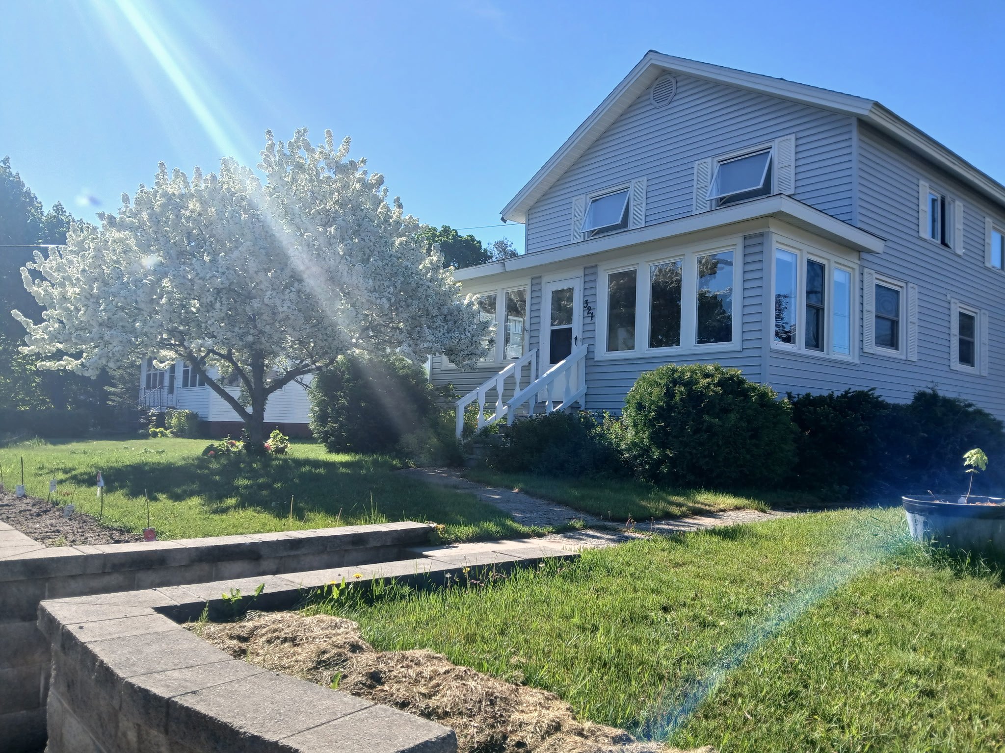 Newberry Single Room: 321 W McMillan Ave