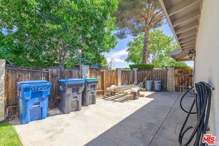palmdale House: 36935 26th ST
