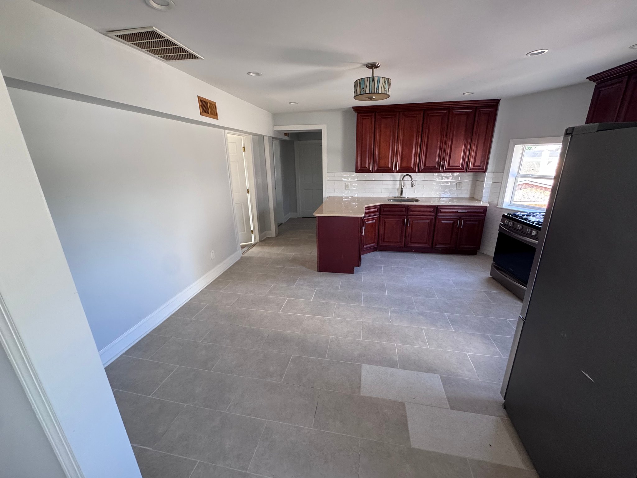 Utica Multiplex: 850 BLEECKER ST APT