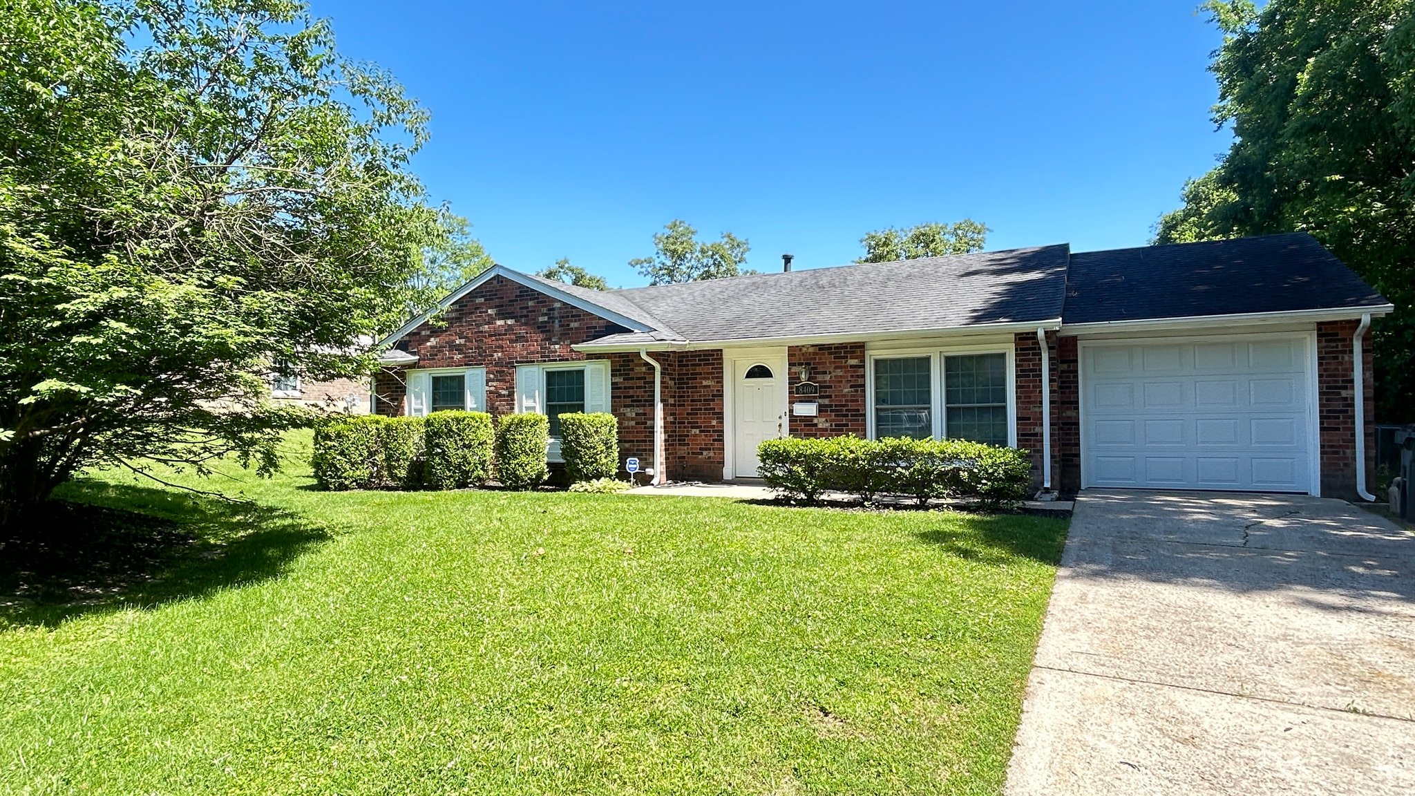 Louisville House: 8409 Saberdee