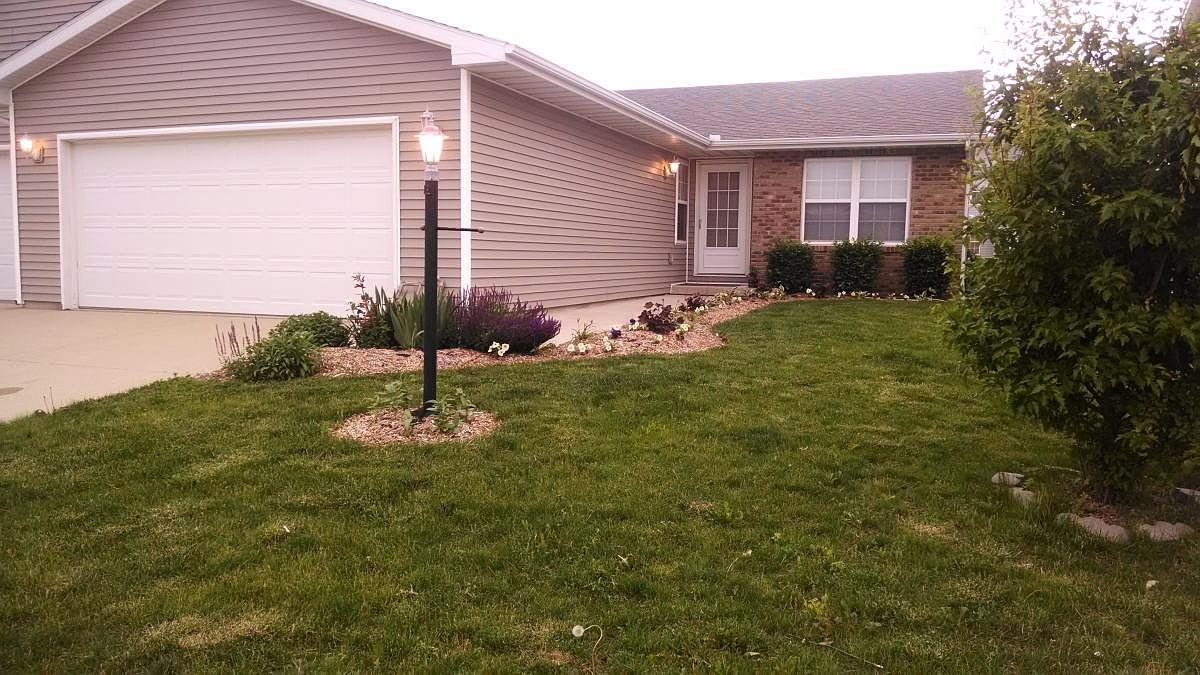 Savoy House: 604b Sunflower St