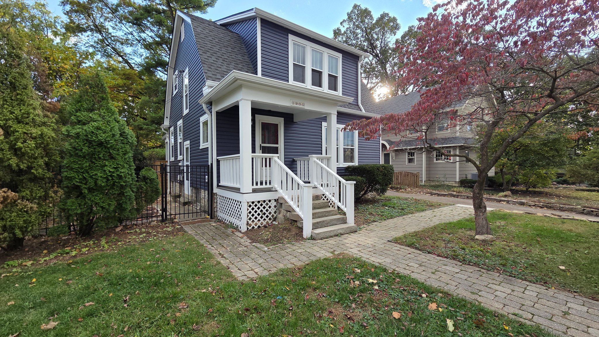 Columbus House: 1905 W 1st Ave