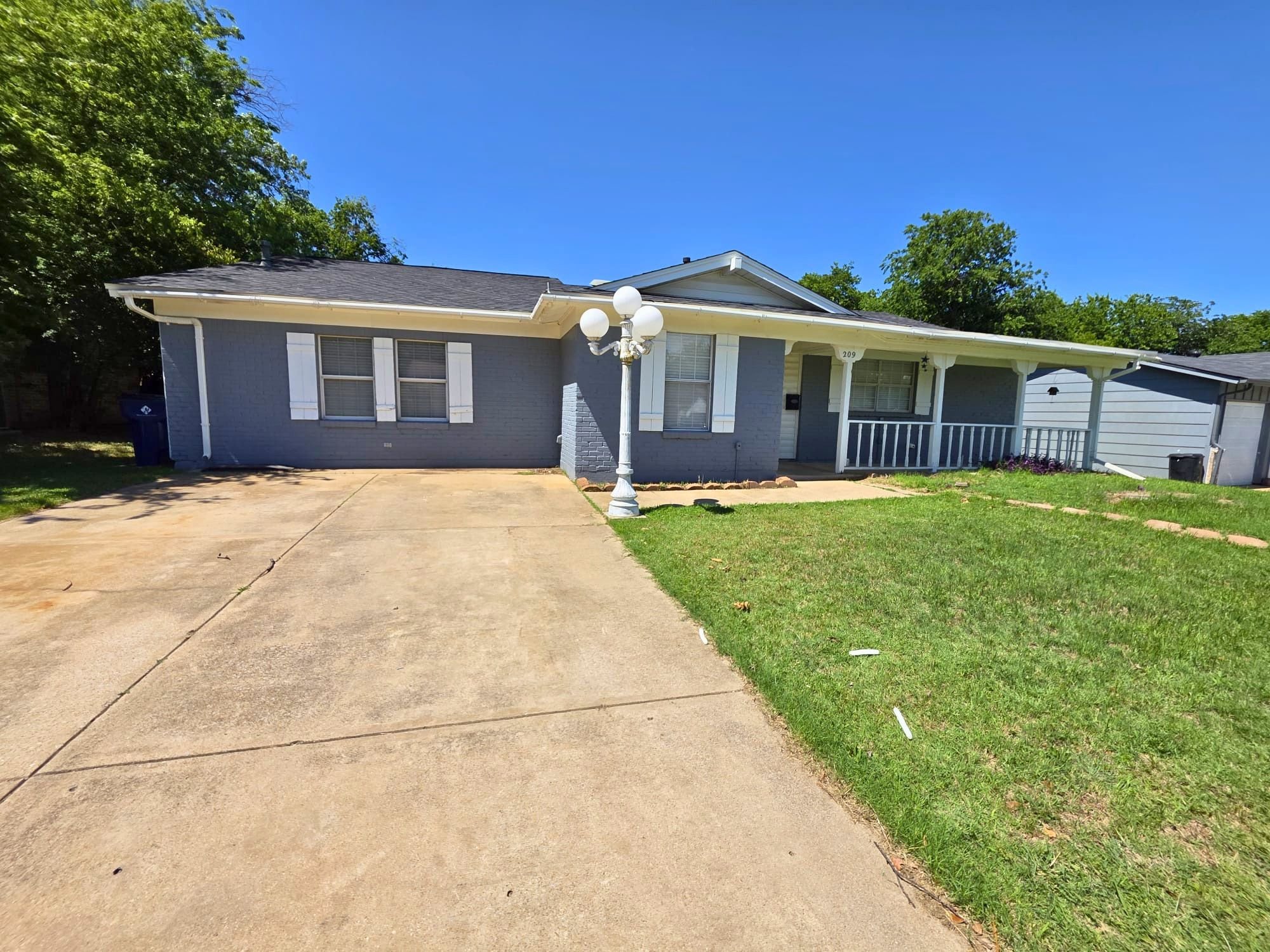 Crowley House: 209 Eller Ave