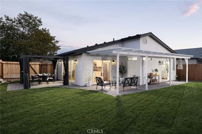 Mission Viejo House: 27075 La Fuente