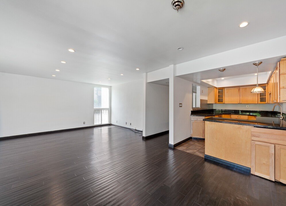 Culver City Condo: 5650 Cambridge Way