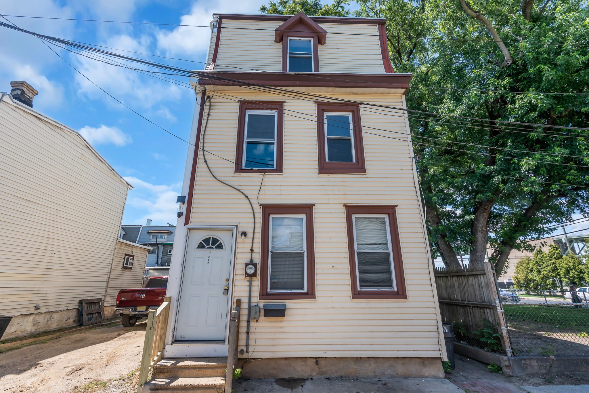Gloucester City House: 235 N Willow St