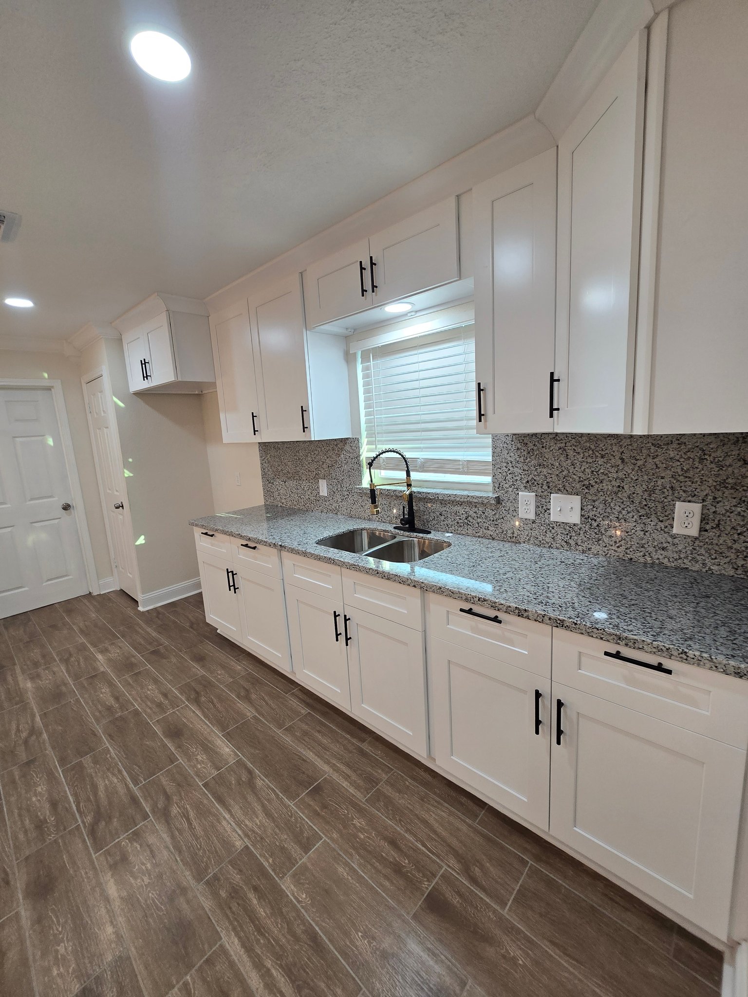 Pasadena House: 719 burke rd