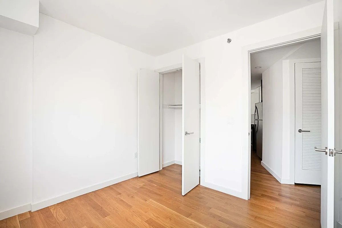 Astoria House: 31-43 Vernon Boulevard,