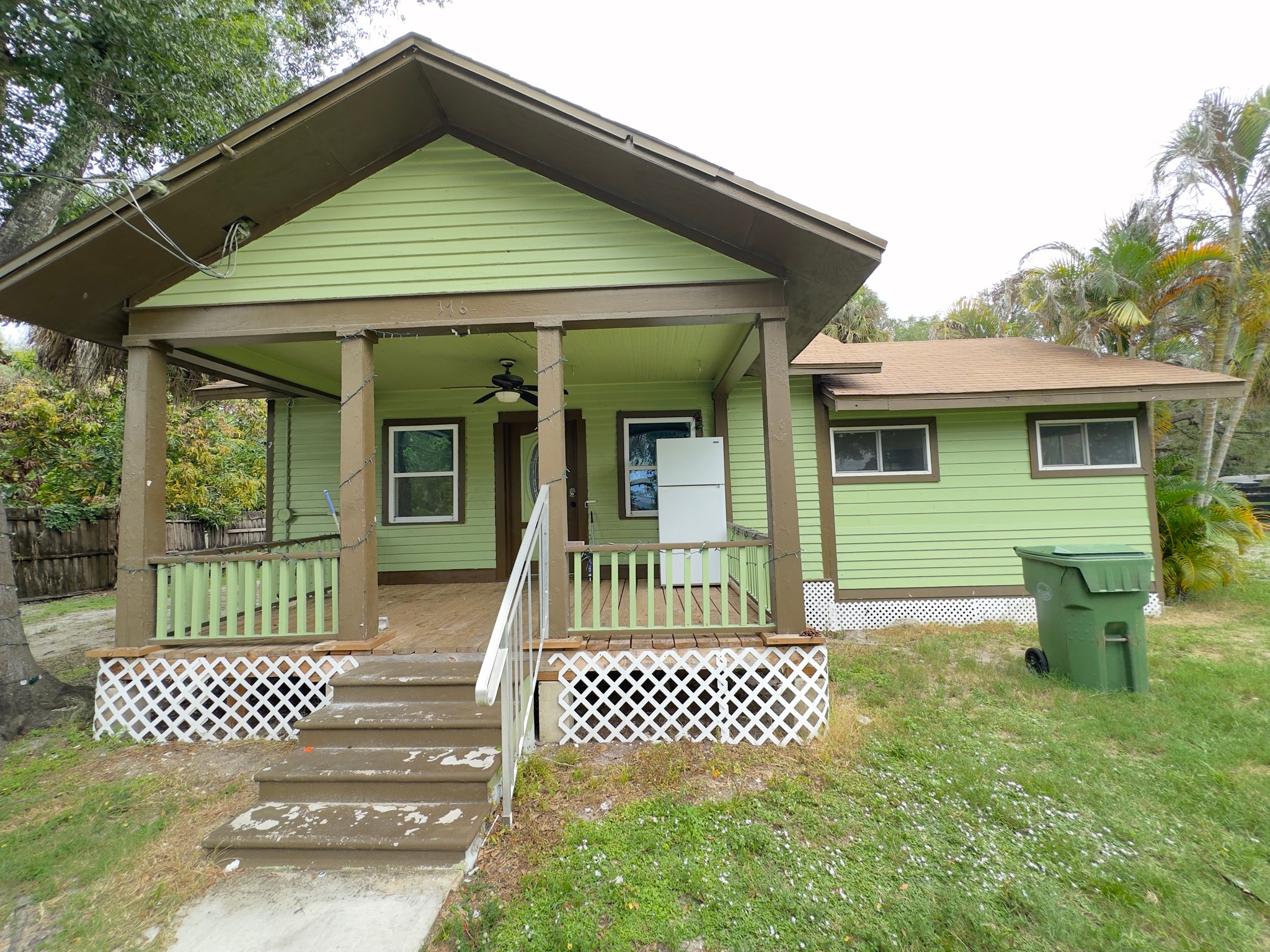 Labelle House: 176 E Yeomans