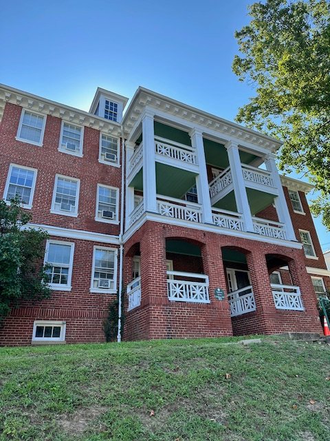 Staunton Apartment: 301 N New St