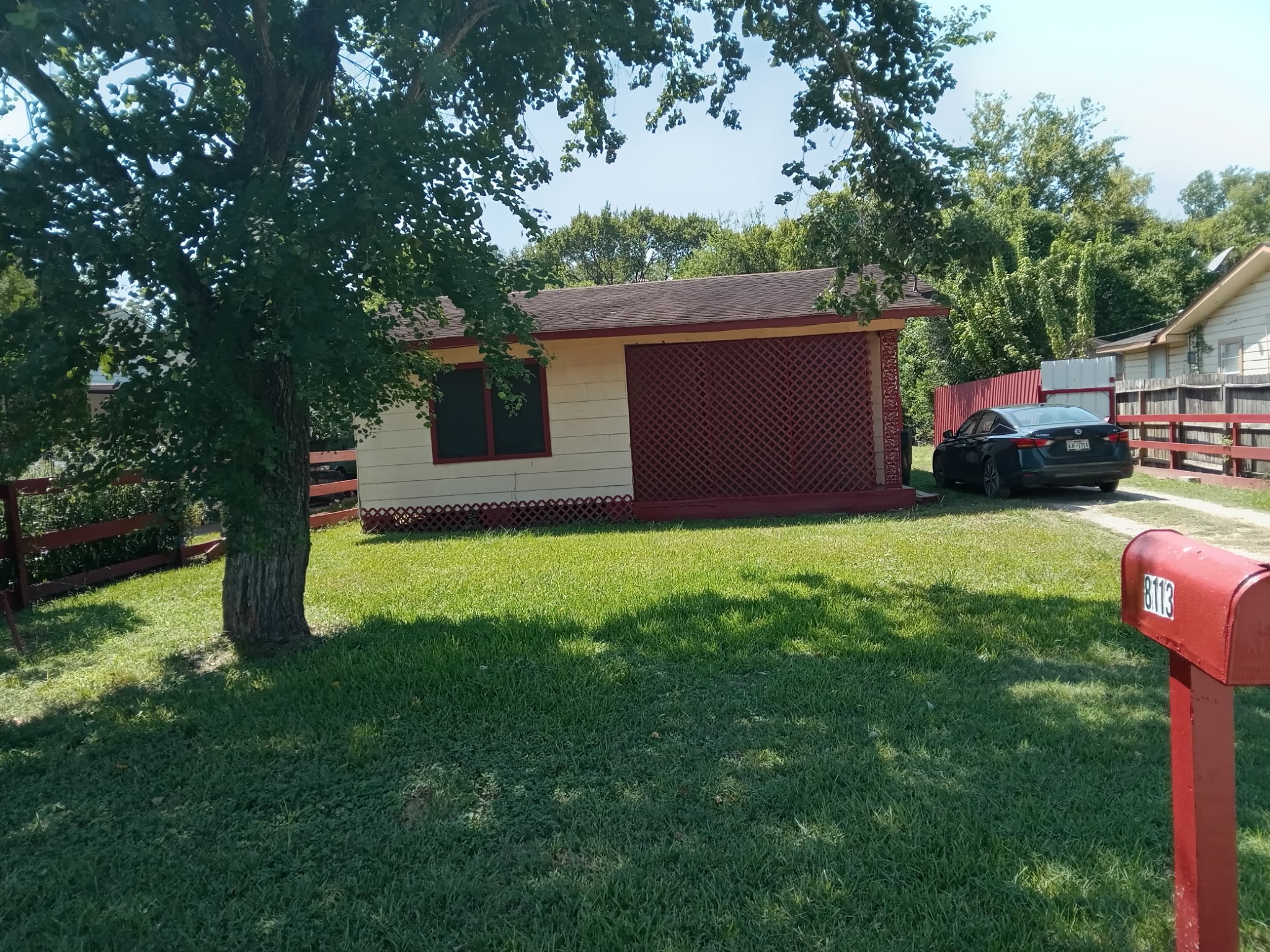Houston House: 8113 Hezekiah Ln