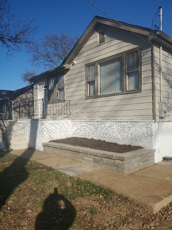 Maryland Heights House: 22 Shumate Ave