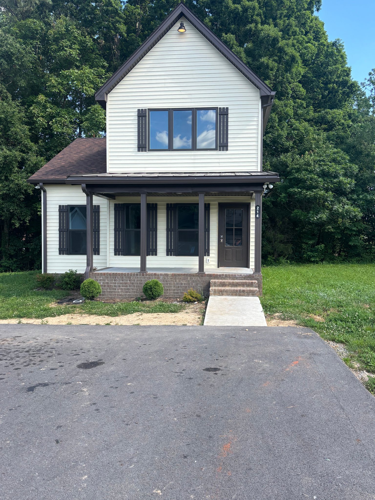 Lafayette House: 214 Cherokee Drive