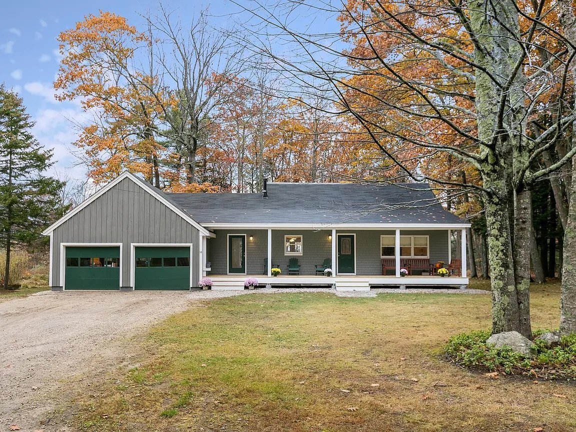 Freeport House: 32 Maple Ave