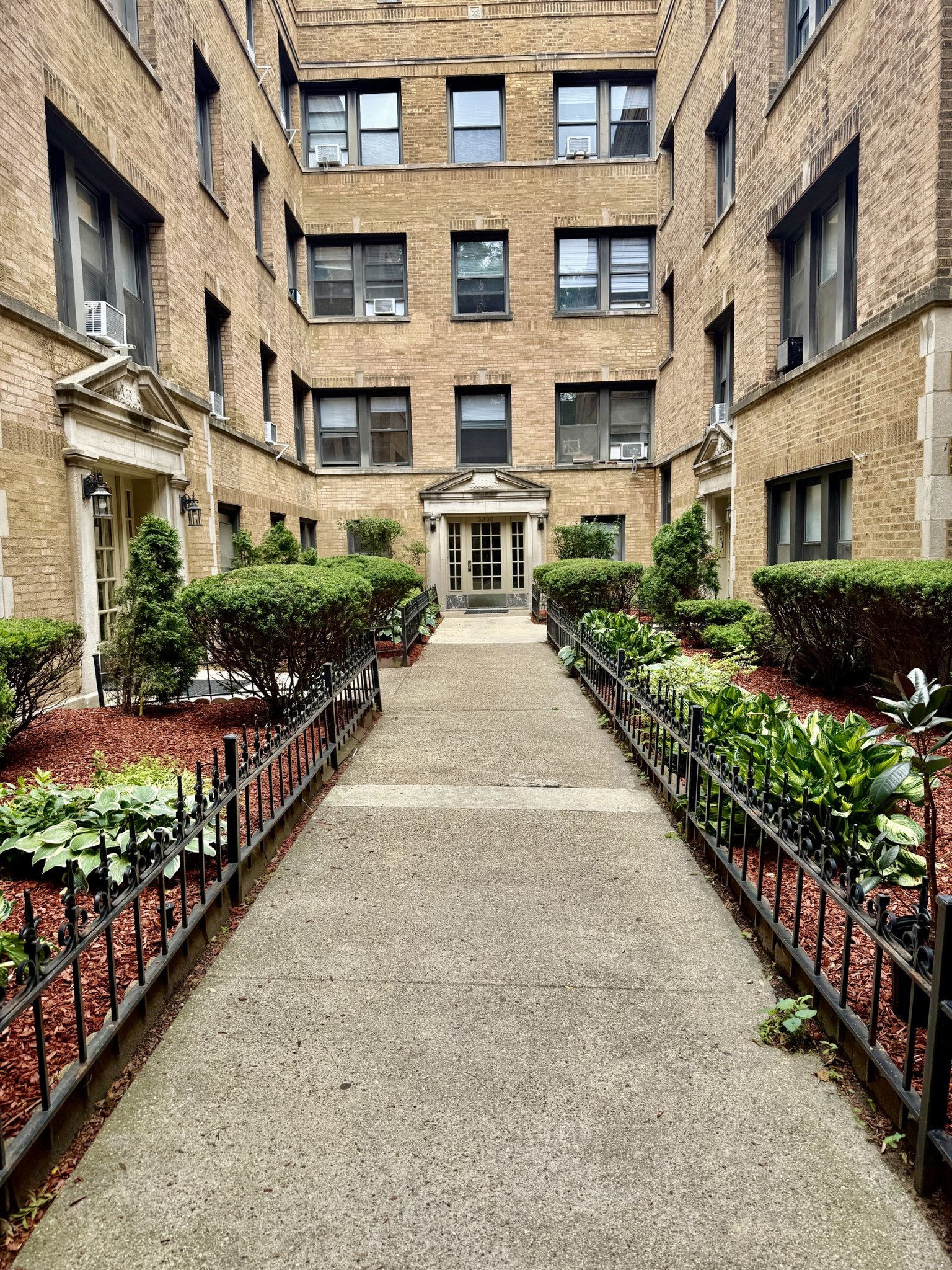 Chicago Apartment: 3404 W Carmen