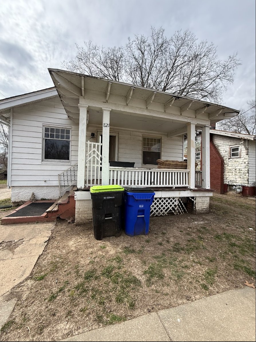 Decatur House: 821 N Oakland Ave