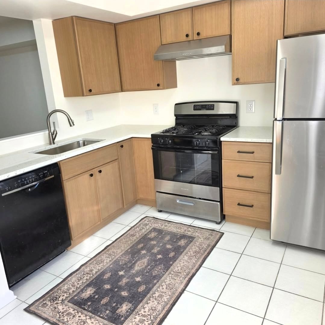 Washington Townhome: 1144 1st St NW