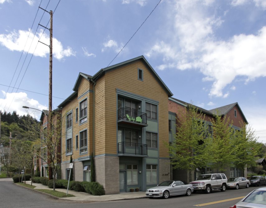 Portland Apartment: 3535 s Corbett Ave