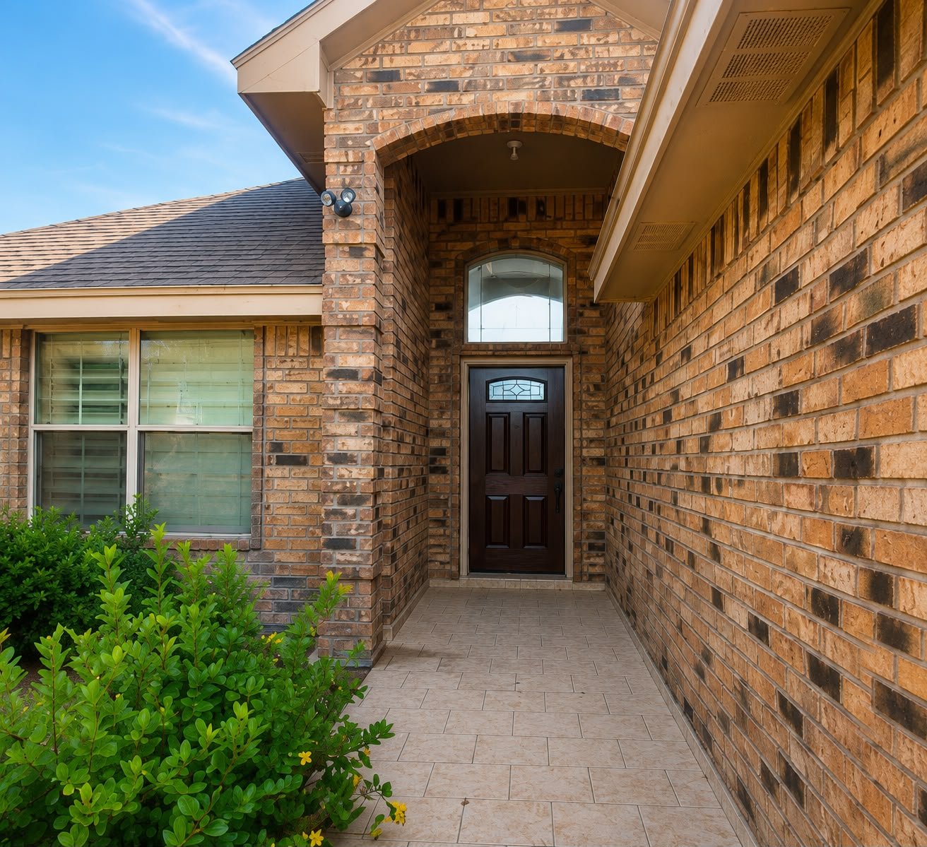 Hidalgo House: 704 S 17th St