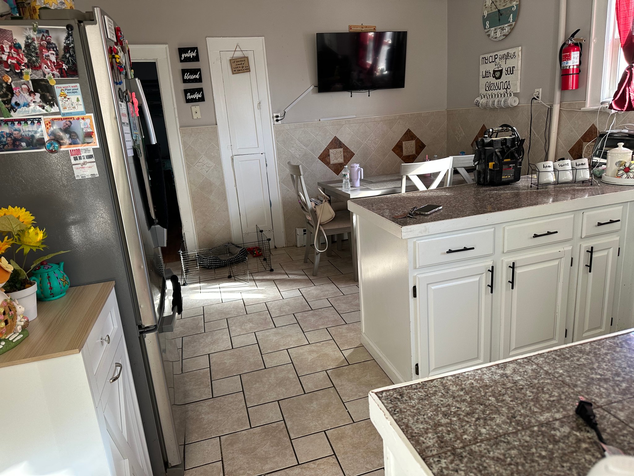 Manville Apartment: 919 Camplain Rd.