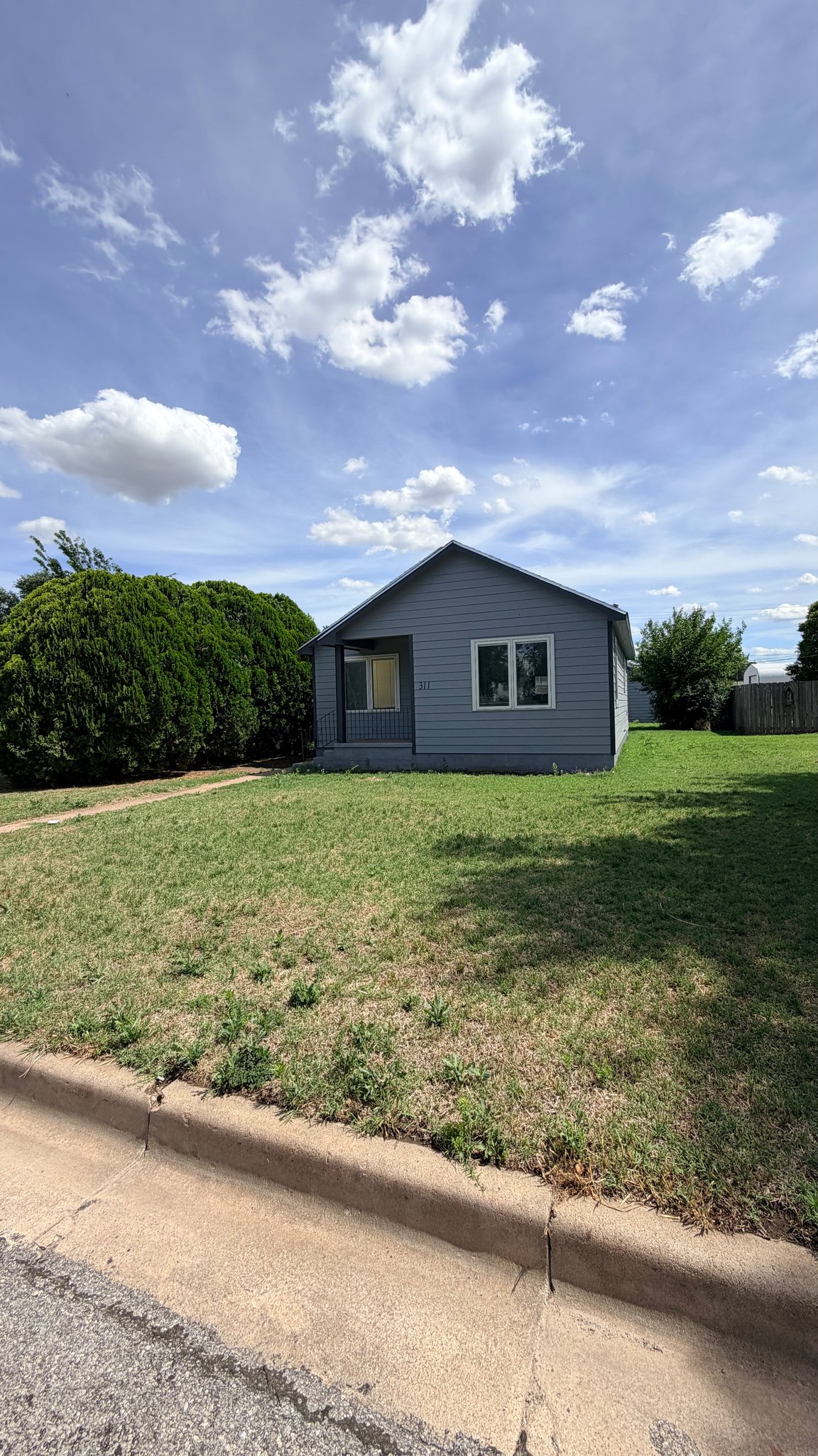 Meade House: 311 W Grant St