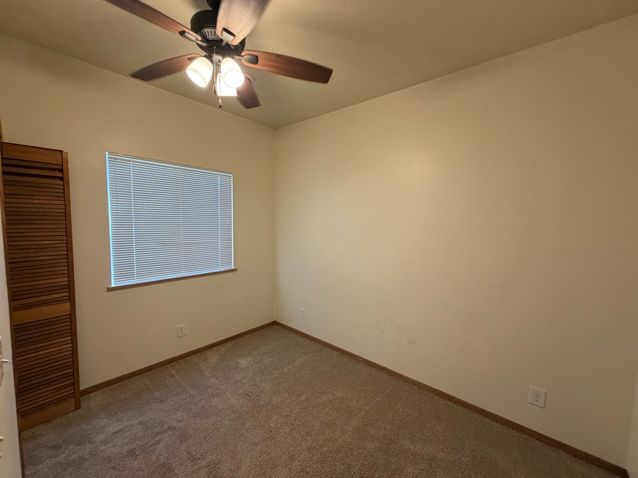 Davenport Apartment: 1508 W 14th St