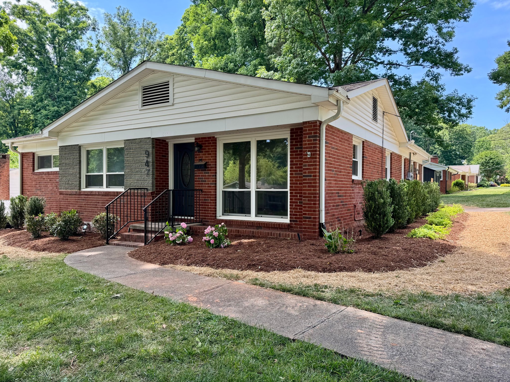 Charlotte House: 947 Dudley Drive