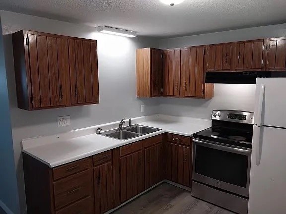 Falls River Apartment: 124 Ash St #1N