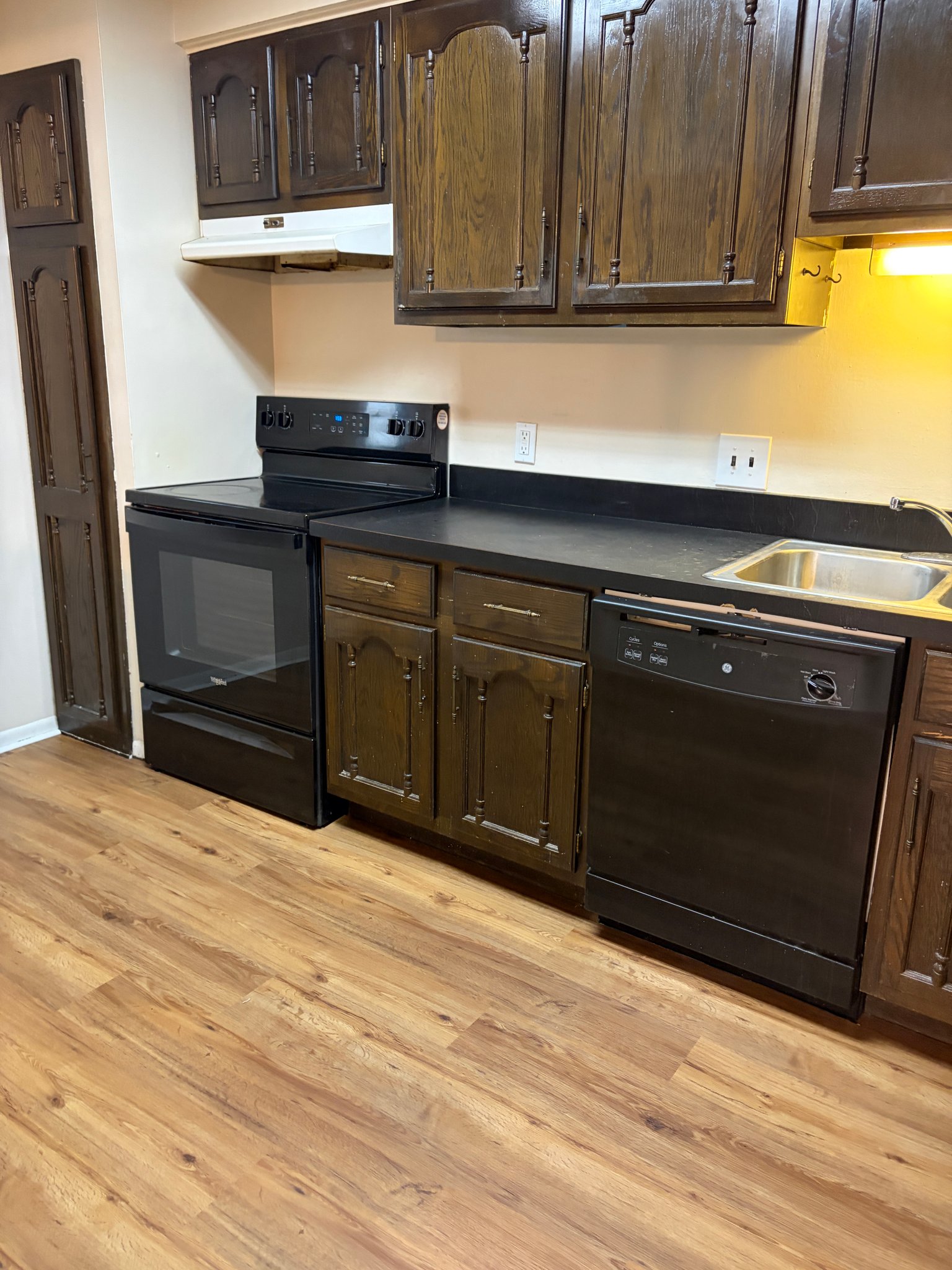 Canton Condo: 41718 Bedford