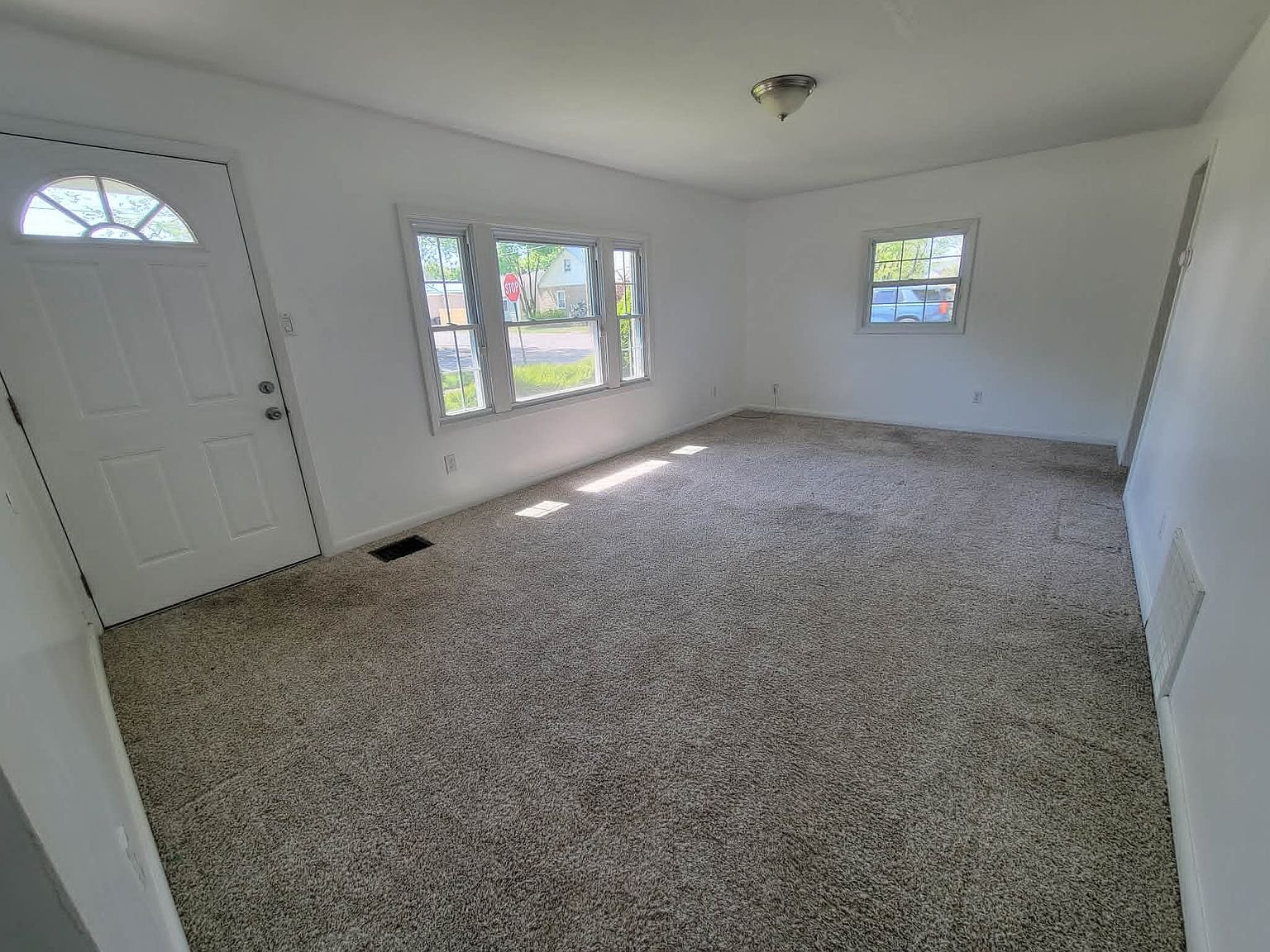 Cross River House: 44 Lambert Rdg