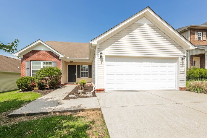 La Vergne House: 305 Sarna Dr