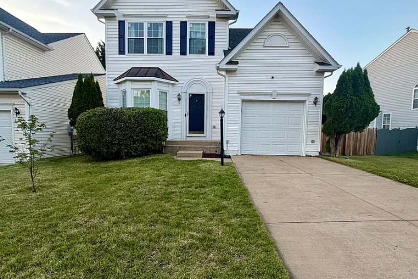 Fredericksburg House: 9 Azalea St