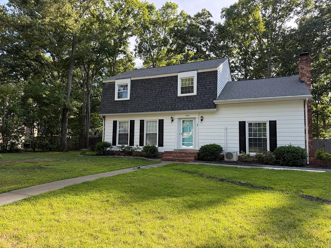 Midlothian House: 1616 Sainsbury Dr