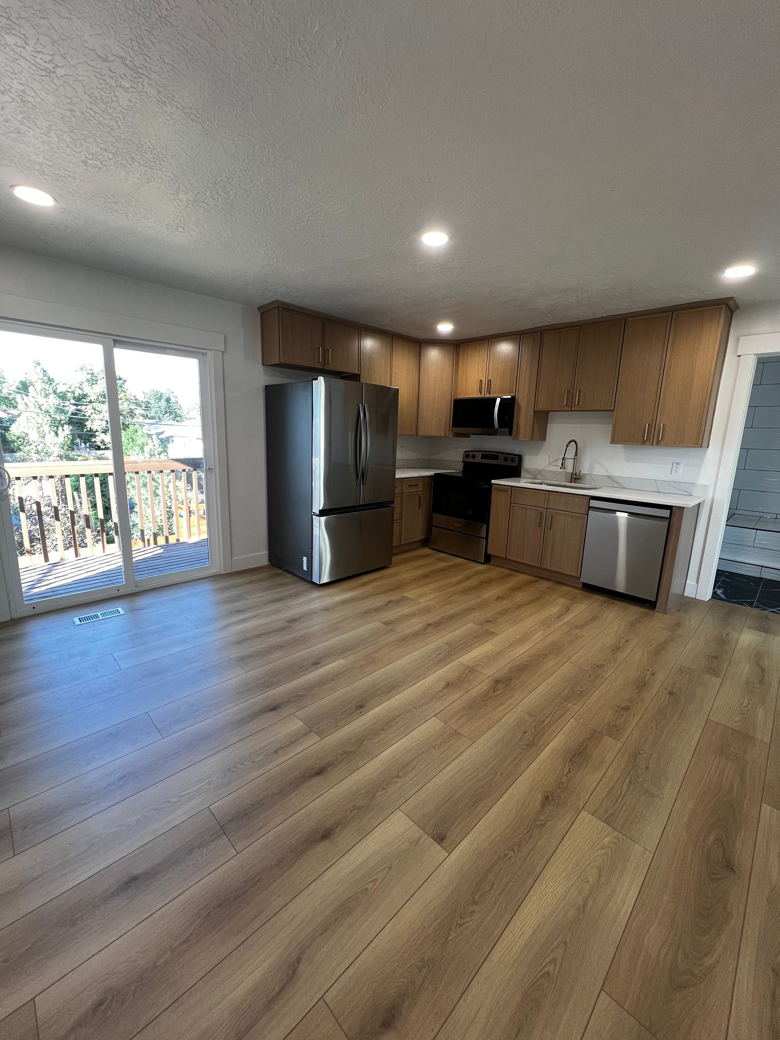 White City House: 1005 E Platinum Way