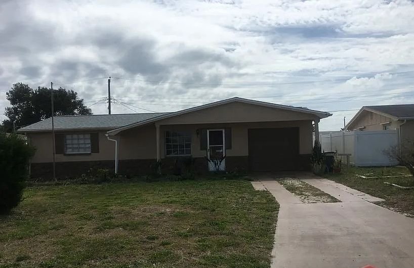 Holiday House: 4050 Chesswood Dr
