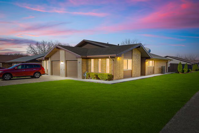 Joliet Townhome: 2222 North Bogdan Lane